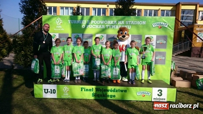 Zdjęcie w galerii na portalu naszraciborz.pl: Z podwórka na stadion - pawłowiczanki wydarły awans  wiadomości z regionu