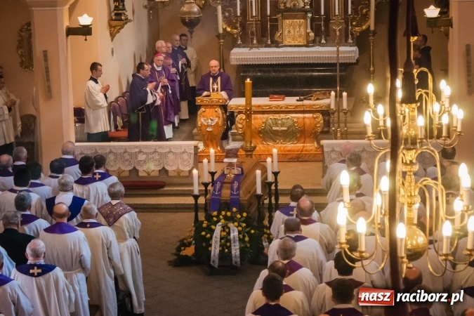 Zdjęcie w galerii na portalu naszraciborz.pl: Rodzinna Nędza żegna śp. ks. prof. dr. hab. Alojzego Marcola wiadomości z regionu