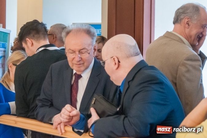 Zdjęcie w galerii na portalu naszraciborz.pl: Ogromna frekwencja na Powiatowych Targach Pracy  wiadomości z regionu