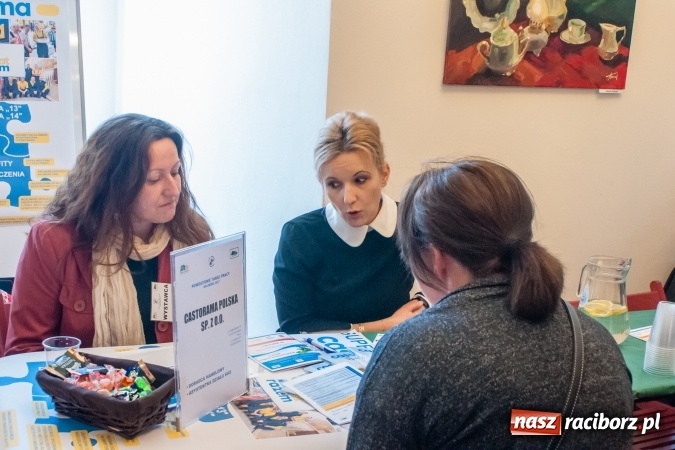 Zdjęcie w galerii na portalu naszraciborz.pl: Ogromna frekwencja na Powiatowych Targach Pracy  wiadomości z regionu