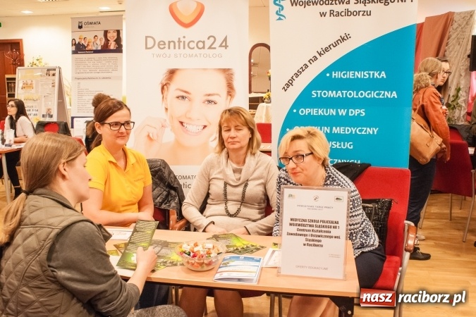 Zdjęcie w galerii na portalu naszraciborz.pl: Ogromna frekwencja na Powiatowych Targach Pracy  wiadomości z regionu