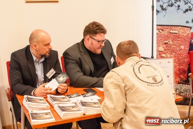 Zdjęcie w galerii na portalu naszraciborz.pl: Ogromna frekwencja na Powiatowych Targach Pracy  wiadomości z regionu