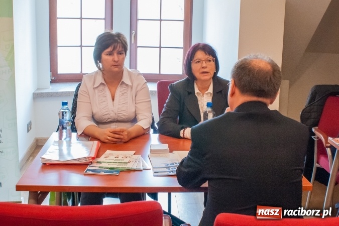 Zdjęcie w galerii na portalu naszraciborz.pl: Ogromna frekwencja na Powiatowych Targach Pracy  wiadomości z regionu
