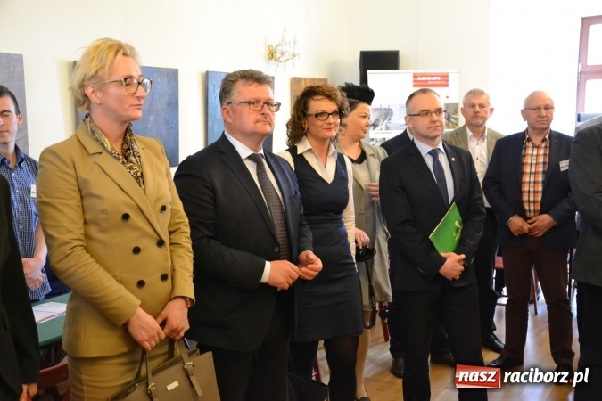 Zdjęcie w galerii na portalu naszraciborz.pl: Ogromna frekwencja na Powiatowych Targach Pracy  wiadomości z regionu