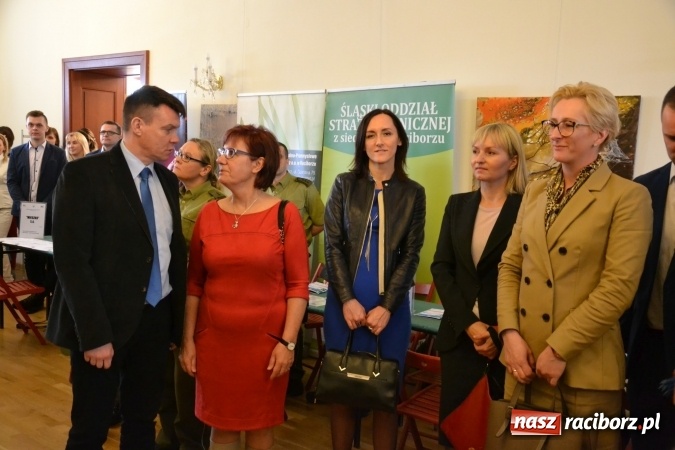 Zdjęcie w galerii na portalu naszraciborz.pl: Ogromna frekwencja na Powiatowych Targach Pracy  wiadomości z regionu