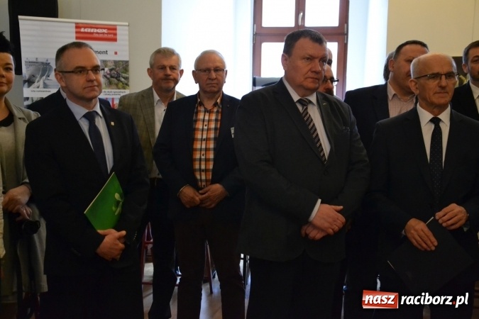 Zdjęcie w galerii na portalu naszraciborz.pl: Ogromna frekwencja na Powiatowych Targach Pracy  wiadomości z regionu