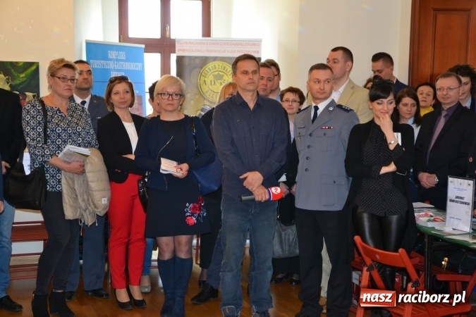 Zdjęcie w galerii na portalu naszraciborz.pl: Ogromna frekwencja na Powiatowych Targach Pracy  wiadomości z regionu