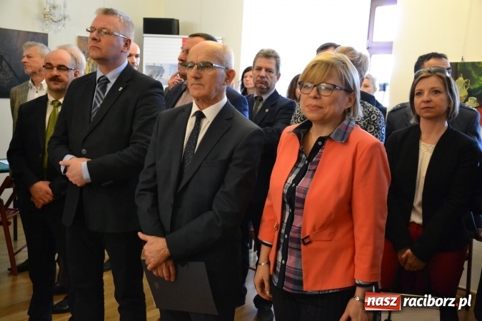 Zdjęcie w galerii na portalu naszraciborz.pl: Ogromna frekwencja na Powiatowych Targach Pracy  wiadomości z regionu