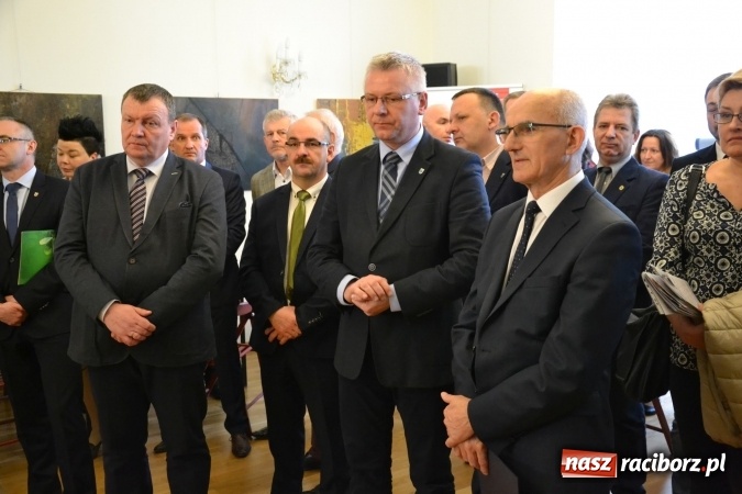 Zdjęcie w galerii na portalu naszraciborz.pl: Ogromna frekwencja na Powiatowych Targach Pracy  wiadomości z regionu
