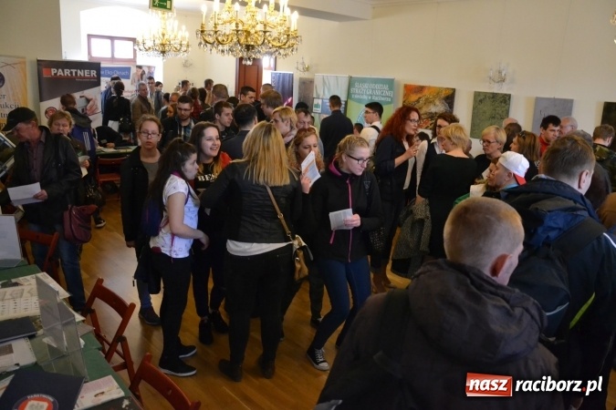 Zdjęcie w galerii na portalu naszraciborz.pl: Ogromna frekwencja na Powiatowych Targach Pracy  wiadomości z regionu