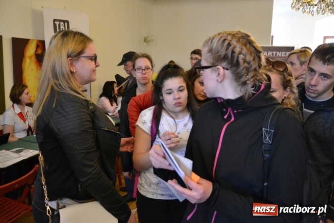 Zdjęcie w galerii na portalu naszraciborz.pl: Ogromna frekwencja na Powiatowych Targach Pracy  wiadomości z regionu