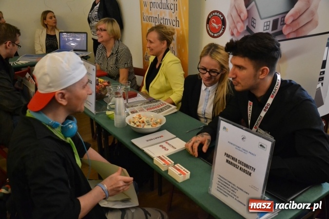 Zdjęcie w galerii na portalu naszraciborz.pl: Ogromna frekwencja na Powiatowych Targach Pracy  wiadomości z regionu