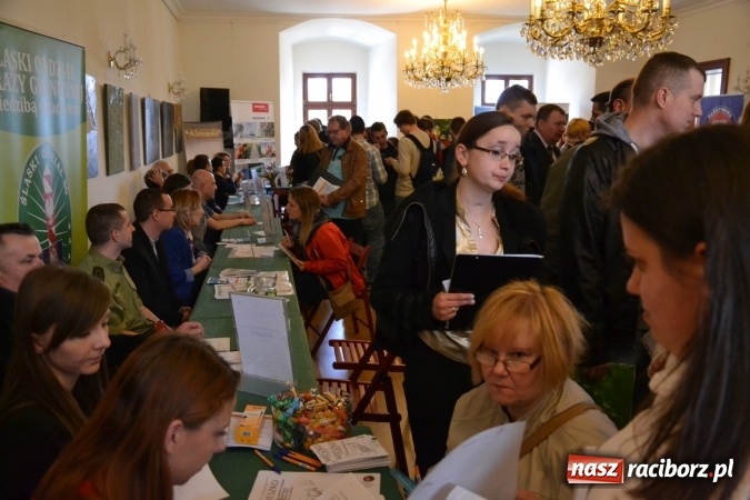 Zdjęcie w galerii na portalu naszraciborz.pl: Ogromna frekwencja na Powiatowych Targach Pracy  wiadomości z regionu