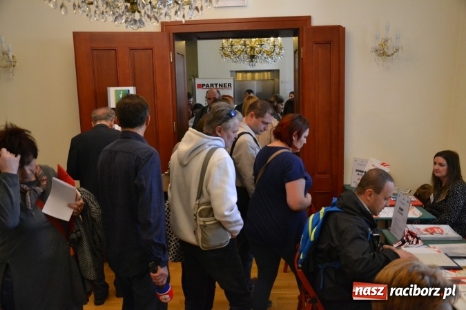 Zdjęcie w galerii na portalu naszraciborz.pl: Ogromna frekwencja na Powiatowych Targach Pracy  wiadomości z regionu