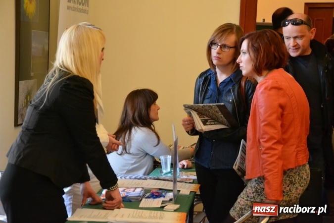 Zdjęcie w galerii na portalu naszraciborz.pl: Ogromna frekwencja na Powiatowych Targach Pracy  wiadomości z regionu