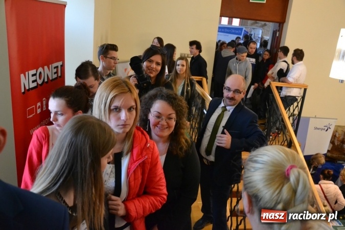 Zdjęcie w galerii na portalu naszraciborz.pl: Ogromna frekwencja na Powiatowych Targach Pracy  wiadomości z regionu