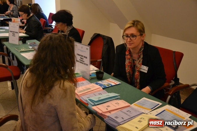 Zdjęcie w galerii na portalu naszraciborz.pl: Ogromna frekwencja na Powiatowych Targach Pracy  wiadomości z regionu