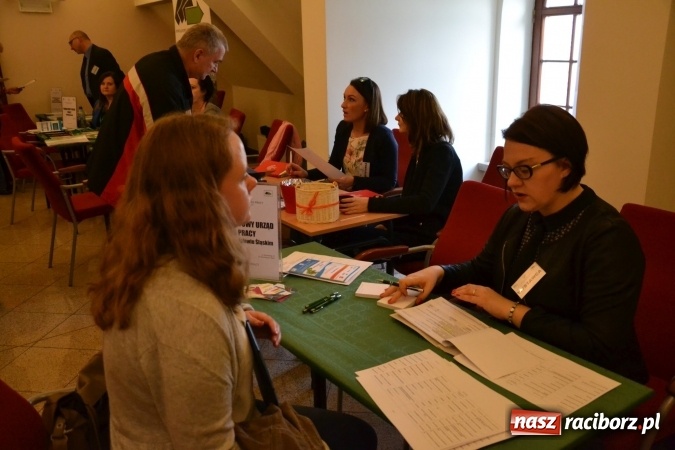 Zdjęcie w galerii na portalu naszraciborz.pl: Ogromna frekwencja na Powiatowych Targach Pracy  wiadomości z regionu