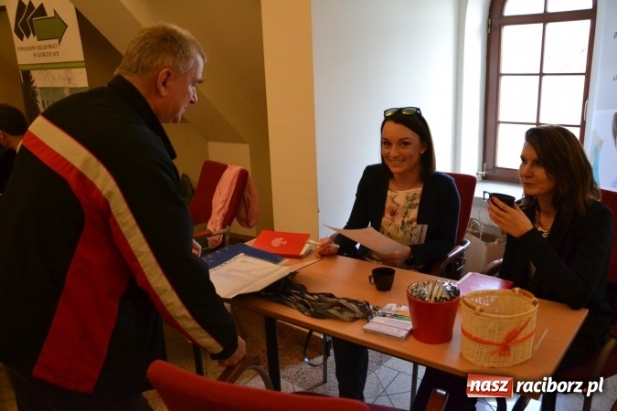 Zdjęcie w galerii na portalu naszraciborz.pl: Ogromna frekwencja na Powiatowych Targach Pracy  wiadomości z regionu