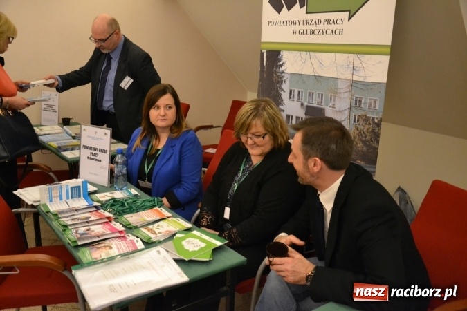 Zdjęcie w galerii na portalu naszraciborz.pl: Ogromna frekwencja na Powiatowych Targach Pracy  wiadomości z regionu