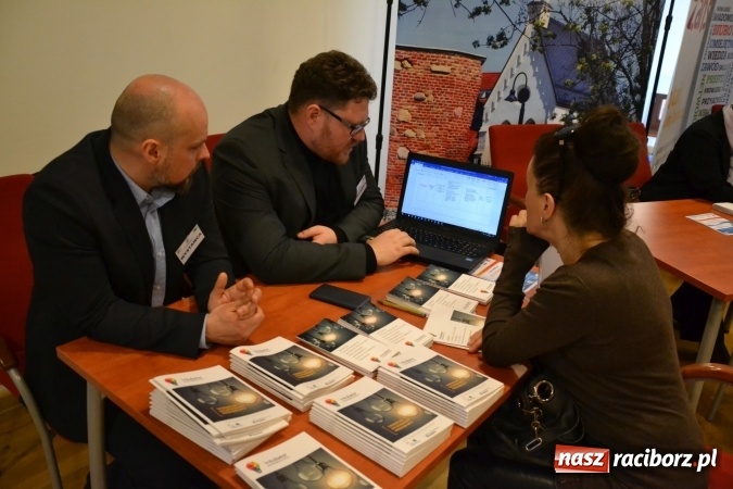 Zdjęcie w galerii na portalu naszraciborz.pl: Ogromna frekwencja na Powiatowych Targach Pracy  wiadomości z regionu