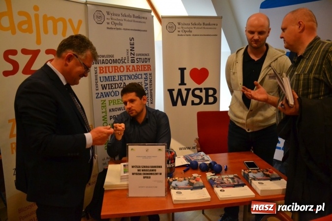 Zdjęcie w galerii na portalu naszraciborz.pl: Ogromna frekwencja na Powiatowych Targach Pracy  wiadomości z regionu