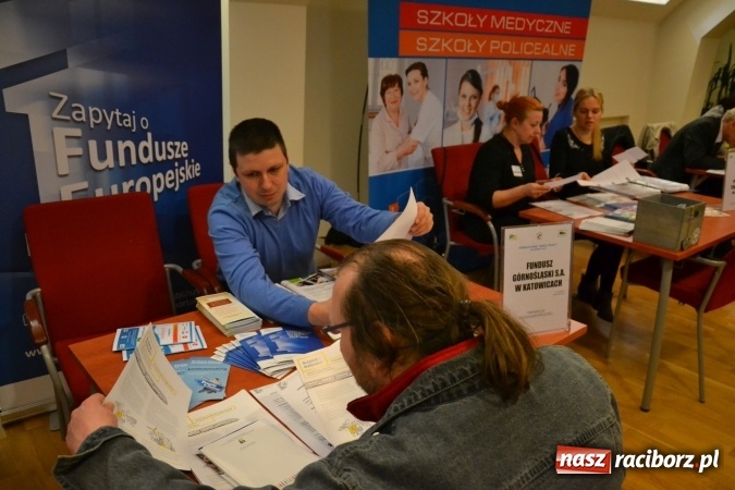 Zdjęcie w galerii na portalu naszraciborz.pl: Ogromna frekwencja na Powiatowych Targach Pracy  wiadomości z regionu