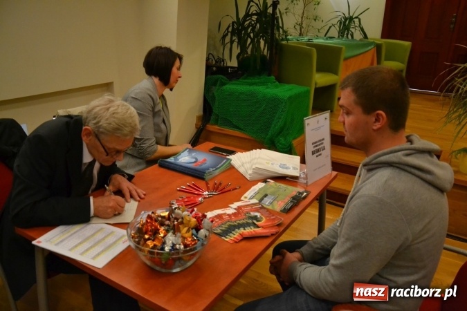 Zdjęcie w galerii na portalu naszraciborz.pl: Ogromna frekwencja na Powiatowych Targach Pracy  wiadomości z regionu