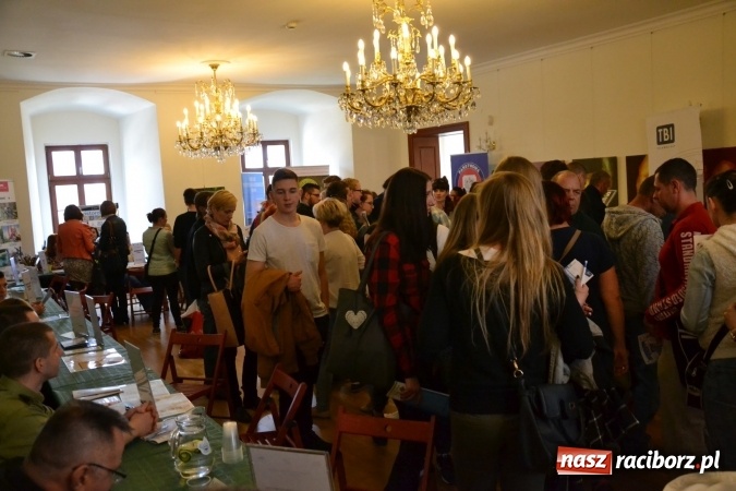 Zdjęcie w galerii na portalu naszraciborz.pl: Ogromna frekwencja na Powiatowych Targach Pracy  wiadomości z regionu