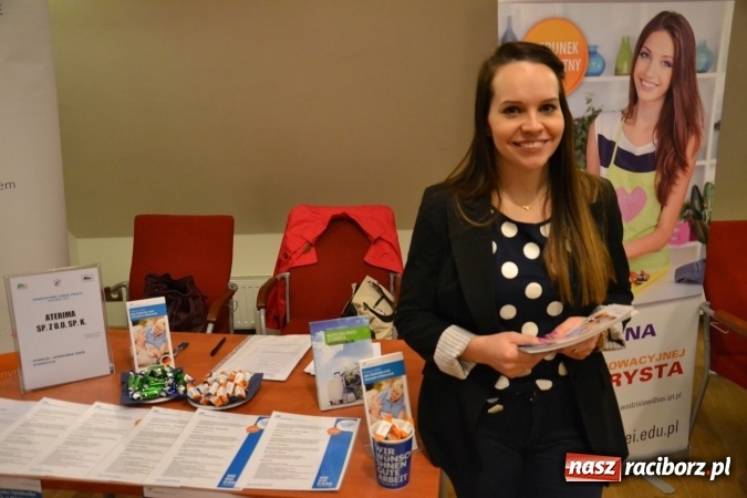 Zdjęcie w galerii na portalu naszraciborz.pl: Ogromna frekwencja na Powiatowych Targach Pracy  wiadomości z regionu