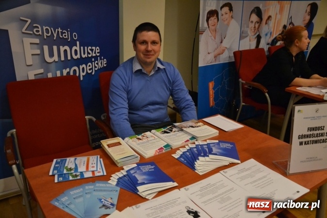 Zdjęcie w galerii na portalu naszraciborz.pl: Ogromna frekwencja na Powiatowych Targach Pracy  wiadomości z regionu