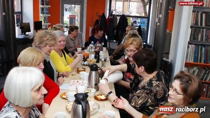 Zdjęcie w galerii na portalu naszraciborz.pl: Trzecie urodziny Klubu Przyjaciół Biblioteki na Ostrogu  wiadomości z regionu