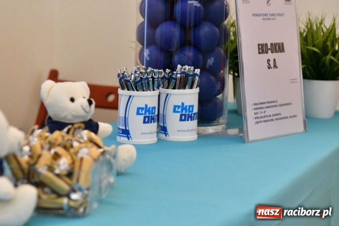 Zdjęcie w galerii na portalu naszraciborz.pl: EKO-OKNA S.A. potrzebują jeszcze 300 pracowników wiadomości z regionu