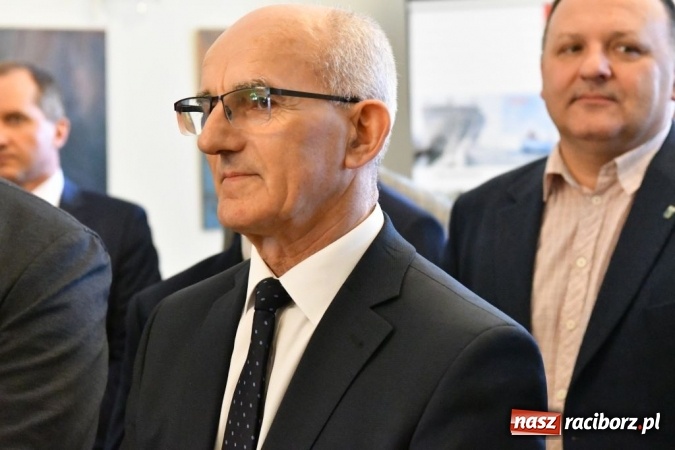 Zdjęcie w galerii na portalu naszraciborz.pl: EKO-OKNA S.A. potrzebują jeszcze 300 pracowników wiadomości z regionu