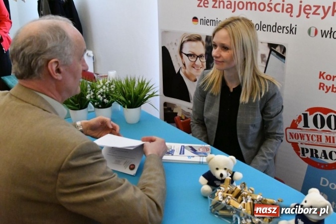 Zdjęcie w galerii na portalu naszraciborz.pl: EKO-OKNA S.A. potrzebują jeszcze 300 pracowników wiadomości z regionu