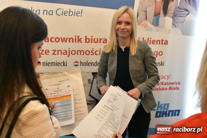 Zdjęcie w galerii na portalu naszraciborz.pl: EKO-OKNA S.A. potrzebują jeszcze 300 pracowników wiadomości z regionu
