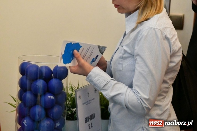 Zdjęcie w galerii na portalu naszraciborz.pl: EKO-OKNA S.A. potrzebują jeszcze 300 pracowników wiadomości z regionu