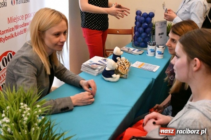 Zdjęcie w galerii na portalu naszraciborz.pl: EKO-OKNA S.A. potrzebują jeszcze 300 pracowników wiadomości z regionu