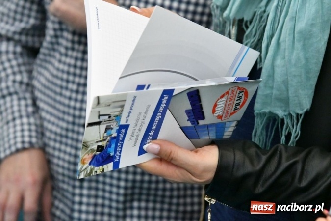 Zdjęcie w galerii na portalu naszraciborz.pl: EKO-OKNA S.A. potrzebują jeszcze 300 pracowników wiadomości z regionu