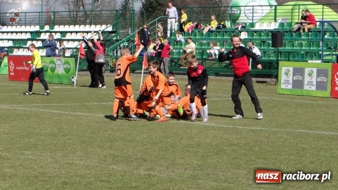 Zdjęcie w galerii na portalu naszraciborz.pl: Z podwórka na stadion - SP 15 Racibórz druga w województwie śląskim wiadomości z regionu