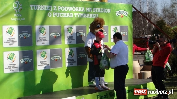 Zdjęcie w galerii na portalu naszraciborz.pl: Z podwórka na stadion - SP 15 Racibórz druga w województwie śląskim wiadomości z regionu