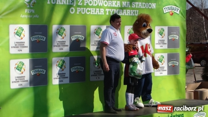 Zdjęcie w galerii na portalu naszraciborz.pl: Z podwórka na stadion - SP 15 Racibórz druga w województwie śląskim wiadomości z regionu