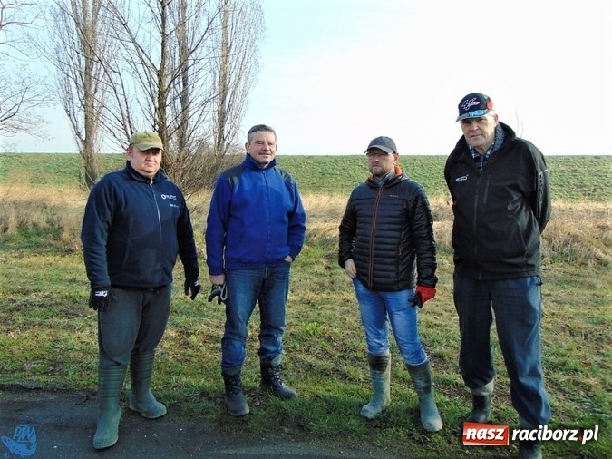 Zdjęcie w galerii na portalu naszraciborz.pl: Wędkarze z Koła Racibórz-Miasto sprzątali łowiska na Ostrogu wiadomości z regionu
