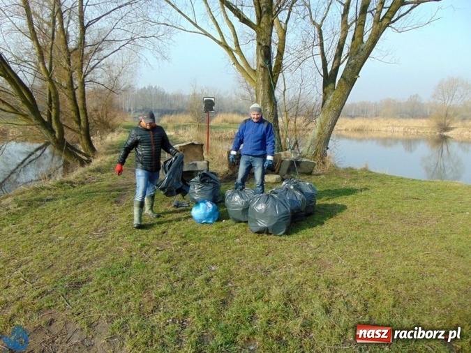 Zdjęcie w galerii na portalu naszraciborz.pl: Wędkarze z Koła Racibórz-Miasto sprzątali łowiska na Ostrogu wiadomości z regionu