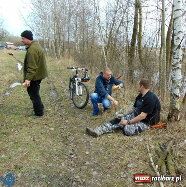 Zdjęcie w galerii na portalu naszraciborz.pl: Wędkarze z Koła Racibórz-Miasto sprzątali łowiska na Ostrogu wiadomości z regionu