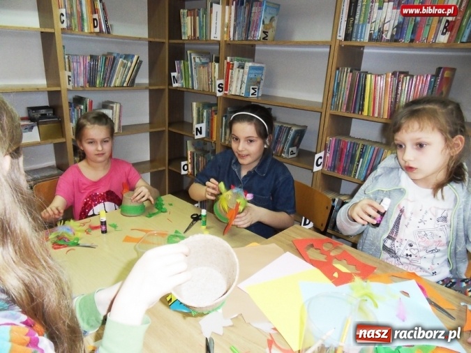 Zdjęcie w galerii na portalu naszraciborz.pl: Wielkanoc tuż, tuż... Biblioteka zorganizowała warsztaty dla dzieci wiadomości z regionu
