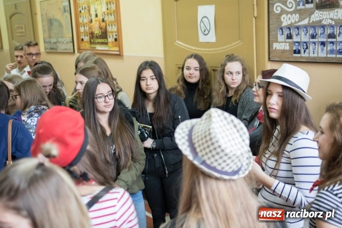 Zdjęcie w galerii na portalu naszraciborz.pl: Czarowanie gimnazjalist&oacute;w, czyli dni otwarte w raciborskich szkołach ponadgimnazjalnych wiadomości z regionu