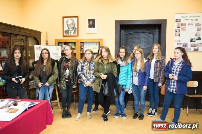 Zdjęcie w galerii na portalu naszraciborz.pl: Czarowanie gimnazjalist&oacute;w, czyli dni otwarte w raciborskich szkołach ponadgimnazjalnych wiadomości z regionu