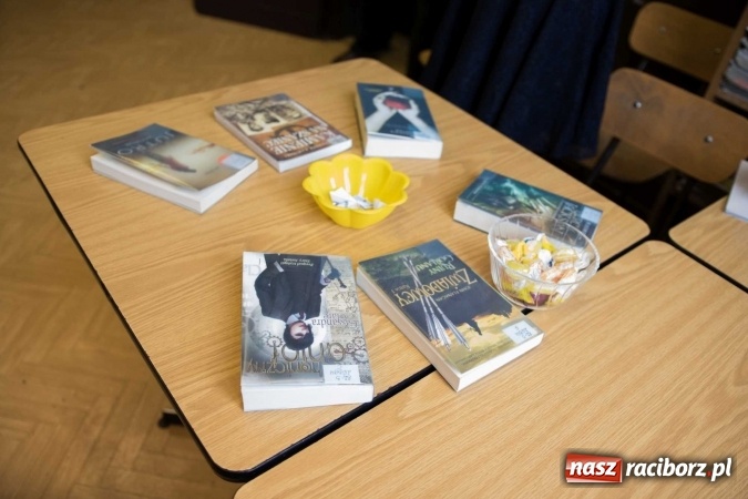 Zdjęcie w galerii na portalu naszraciborz.pl: Czarowanie gimnazjalist&oacute;w, czyli dni otwarte w raciborskich szkołach ponadgimnazjalnych wiadomości z regionu