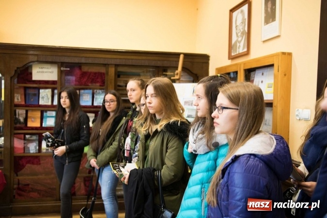 Zdjęcie w galerii na portalu naszraciborz.pl: Czarowanie gimnazjalist&oacute;w, czyli dni otwarte w raciborskich szkołach ponadgimnazjalnych wiadomości z regionu